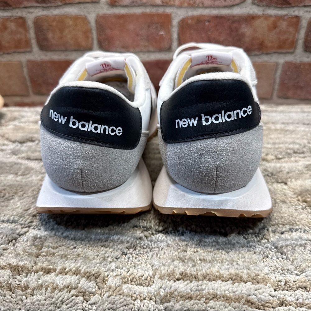 New Balance 327  White and Black Sneakers men’s Sz 11 D - Picture 3 of 12